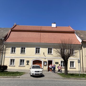 Jimramov – Instalace protisněhových zábran na části střechy budovy fary