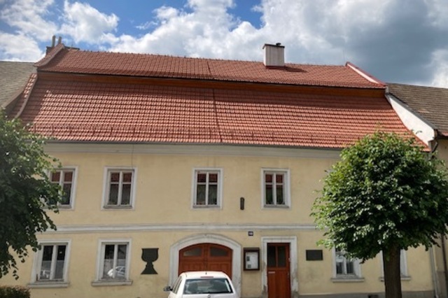 Jimramov – Instalace protisněhových zábran na části střechy budovy fary